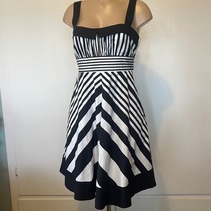 TEEZEMe. Black & White color Lovely  size 11” womens midi DRESS